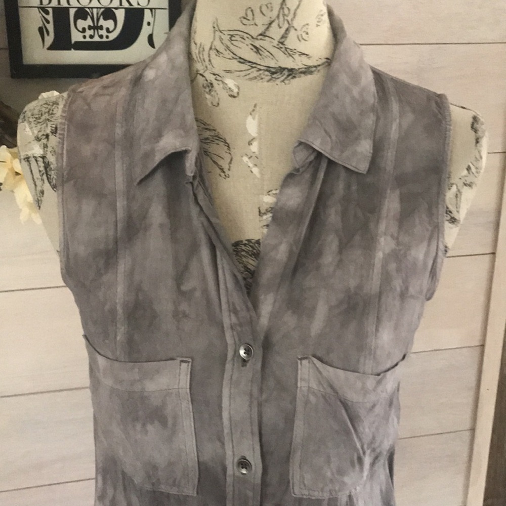 𝅺*rock & Republic Gray Top S - Picture 2 of 4